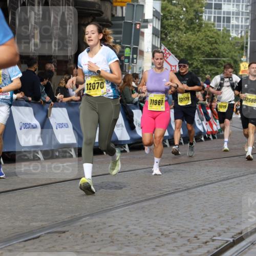 13.09.2026 - 21. swb-Marathon Bremen Strokosch-Dieckow http://msf.ph/oto/10303746 13.09.2026 10:50:55 Ziel 10233, 10267, 10525, 10764, 10840, 11220, 11276, 11622, 11664, 11742, 11753, 11774, 12052, 12078, 12309, 12447, 12488, 13544, 10200, 10808, 11087, 11339, 11537, 11625, 11626, 12004, 12303, 12407 meine-sportfotos.de
