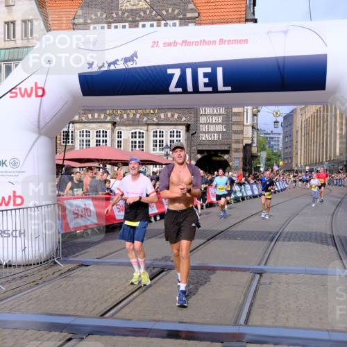 13.09.2026 - 21. swb-Marathon Bremen Tim E. http://msf.ph/oto/10303760 13.09.2026 10:47:10 Ziel 10289, 10445, 10504, 11060, 11199, 11212, 11344, 11608, 11661, 11783, 12364, 12375 meine-sportfotos.de