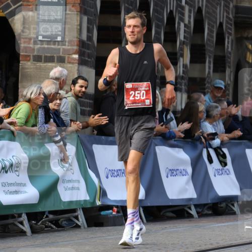 13.09.2026 - 21. swb-Marathon Bremen Strokosch-Dieckow http://msf.ph/oto/10303767 13.09.2026 12:56:36 Ziel 250, 6630, 901, 1288 meine-sportfotos.de