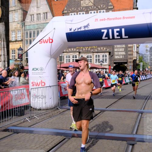 13.09.2026 - 21. swb-Marathon Bremen Tim E. http://msf.ph/oto/10303776 13.09.2026 10:47:11 Ziel 10289, 10445, 10504, 11060, 11199, 11212, 11344, 11608, 11661, 11783, 12364, 12375 meine-sportfotos.de