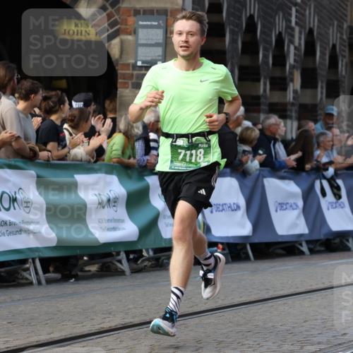 13.09.2026 - 21. swb-Marathon Bremen Strokosch-Dieckow http://msf.ph/oto/10303778 13.09.2026 12:56:52 Ziel 901, 1212, 1288, 4936, 13224, 365, 573, 6201, 7671 meine-sportfotos.de