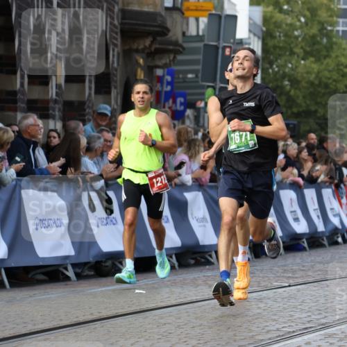 13.09.2026 - 21. swb-Marathon Bremen Strokosch-Dieckow http://msf.ph/oto/10303787 13.09.2026 12:56:54 Ziel 901, 1212, 1288, 4936, 13224, 365, 573, 6201, 7671 meine-sportfotos.de