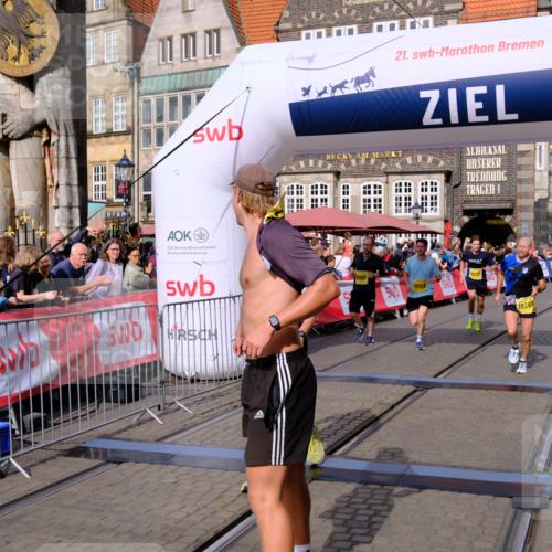 13.09.2026 - 21. swb-Marathon Bremen Tim E. http://msf.ph/oto/10303788 13.09.2026 10:47:12 Ziel 10289, 10445, 10504, 11060, 11199, 11212, 11344, 11608, 11661, 11783, 12364, 12375 meine-sportfotos.de