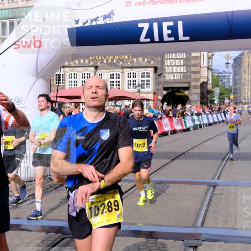 13.09.2026 - 21. swb-Marathon Bremen Tim E. http://msf.ph/oto/10303799 13.09.2026 10:47:14 Ziel 10289, 10445, 10504, 11060, 11199, 11212, 11344, 11608, 11661, 11783, 12364, 12375 meine-sportfotos.de