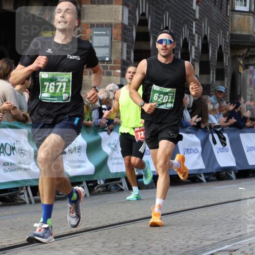 13.09.2026 - 21. swb-Marathon Bremen Strokosch-Dieckow http://msf.ph/oto/10303820 13.09.2026 12:56:56 Ziel 901, 1212, 1288, 4936, 13224, 365, 573, 850, 3368, 6201 meine-sportfotos.de