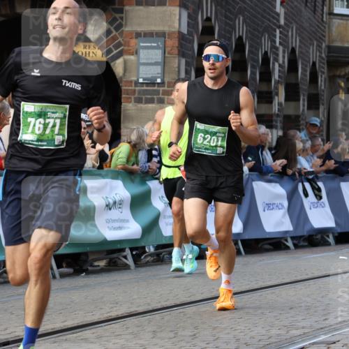 13.09.2026 - 21. swb-Marathon Bremen Strokosch-Dieckow http://msf.ph/oto/10303831 13.09.2026 12:56:56 Ziel 901, 1212, 1288, 4936, 13224, 365, 573, 850, 3368, 6201 meine-sportfotos.de