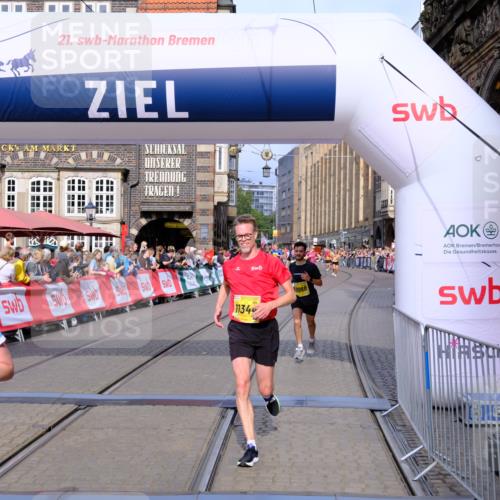 13.09.2026 - 21. swb-Marathon Bremen Tim E. http://msf.ph/oto/10303847 13.09.2026 10:47:17 Ziel 10289, 10445, 10504, 10744, 11060, 11199, 11212, 11344, 11608, 11661, 11783, 12364, 12375, 12415, 12470, 13613 meine-sportfotos.de