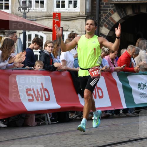 13.09.2026 - 21. swb-Marathon Bremen Strokosch-Dieckow http://msf.ph/oto/10303848 13.09.2026 12:56:58 Ziel 901, 1212, 1288, 4936, 13224, 365, 573, 850, 3368 meine-sportfotos.de