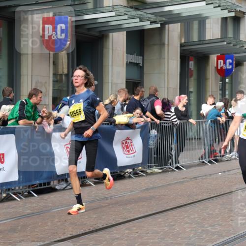13.09.2026 - 21. swb-Marathon Bremen Strokosch-Dieckow http://msf.ph/oto/10303851 13.09.2026 10:51:55 Ziel 10588, 11371, 11376, 11487, 11555, 11610, 11869, 11877, 12319, 13578, 10162, 10183, 10218, 10281, 10348, 10467, 10641, 11273, 11277, 11285, 11376, 11542, 11555, 11685, 11733, 11777, 11784, 11869, 11962, 12329, 12349 meine-sportfotos.de