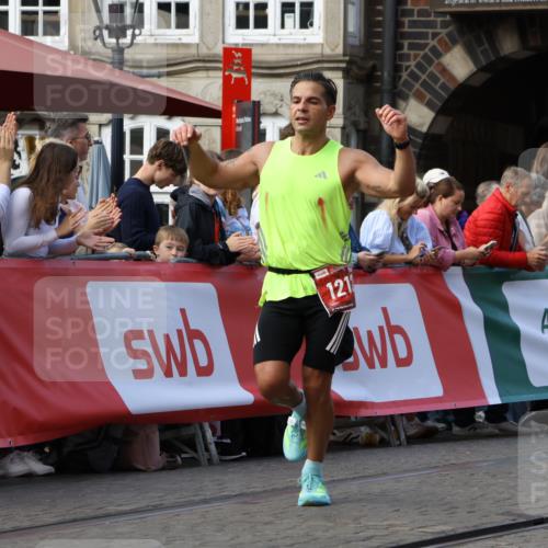 13.09.2026 - 21. swb-Marathon Bremen Strokosch-Dieckow http://msf.ph/oto/10303864 13.09.2026 12:56:58 Ziel 901, 1212, 1288, 4936, 13224, 365, 573, 850, 3368 meine-sportfotos.de