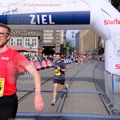 13.09.2026 - 21. swb-Marathon Bremen Tim E. http://msf.ph/oto/10303868 13.09.2026 10:47:18 Ziel 10289, 10445, 10504, 10744, 11060, 11199, 11212, 11344, 11608, 11650, 11651, 11661, 11783, 11814, 12364, 12375, 12415, 12470, 13613 meine-sportfotos.de