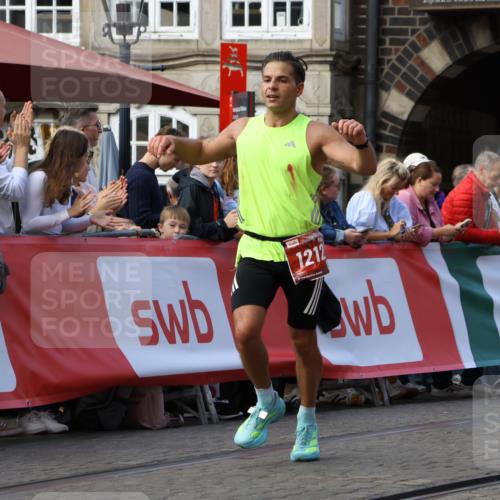 13.09.2026 - 21. swb-Marathon Bremen Strokosch-Dieckow http://msf.ph/oto/10303869 13.09.2026 12:56:58 Ziel 901, 1212, 1288, 4936, 13224, 365, 573, 850, 3368 meine-sportfotos.de