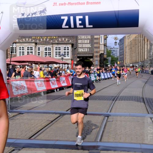 13.09.2026 - 21. swb-Marathon Bremen Tim E. http://msf.ph/oto/10303876 13.09.2026 10:47:19 Ziel 10289, 10445, 10504, 10744, 11060, 11199, 11212, 11344, 11608, 11650, 11651, 11661, 11783, 11814, 12364, 12375, 12415, 12470, 13613 meine-sportfotos.de