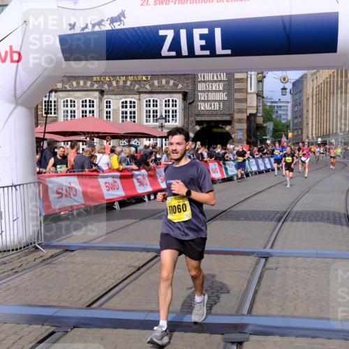 13.09.2026 - 21. swb-Marathon Bremen Tim E. http://msf.ph/oto/10303882 13.09.2026 10:47:19 Ziel 10289, 10445, 10504, 10744, 11060, 11199, 11212, 11344, 11608, 11650, 11651, 11661, 11783, 11814, 12364, 12375, 12415, 12470, 13613 meine-sportfotos.de