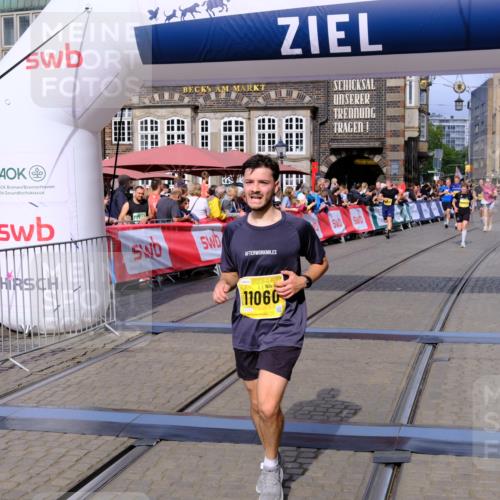 13.09.2026 - 21. swb-Marathon Bremen Tim E. http://msf.ph/oto/10303886 13.09.2026 10:47:19 Ziel 10289, 10445, 10504, 10744, 11060, 11199, 11212, 11344, 11608, 11650, 11651, 11661, 11783, 11814, 12364, 12375, 12415, 12470, 13613 meine-sportfotos.de