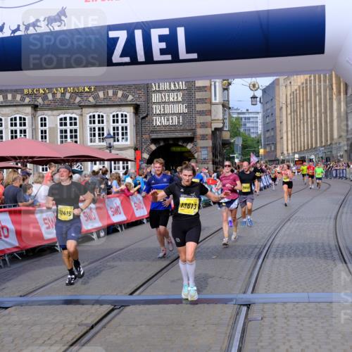 13.09.2026 - 21. swb-Marathon Bremen Tim E. http://msf.ph/oto/10303891 13.09.2026 10:47:23 Ziel 10289, 10744, 11060, 11199, 11212, 11344, 11608, 11650, 11651, 11783, 11814, 12415, 12470, 13589, 13613 meine-sportfotos.de
