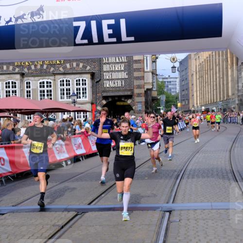 13.09.2026 - 21. swb-Marathon Bremen Tim E. http://msf.ph/oto/10303895 13.09.2026 10:47:23 Ziel 10289, 10744, 11060, 11199, 11212, 11344, 11608, 11650, 11651, 11783, 11814, 12415, 12470, 13589, 13613 meine-sportfotos.de