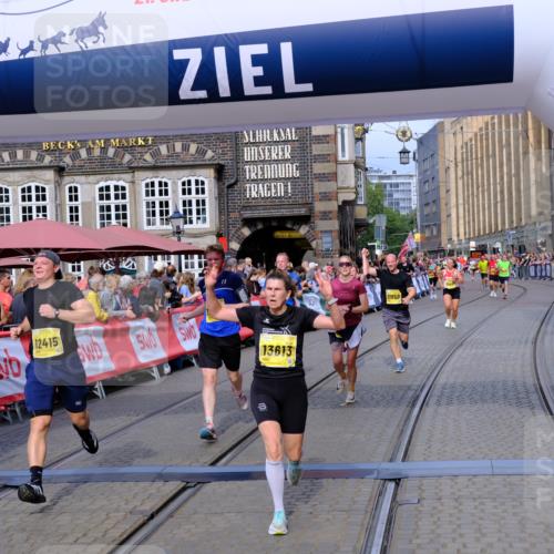 13.09.2026 - 21. swb-Marathon Bremen Tim E. http://msf.ph/oto/10303905 13.09.2026 10:47:24 Ziel 10289, 10744, 11060, 11199, 11212, 11344, 11608, 11650, 11651, 11783, 11814, 12298, 12415, 12470, 13589, 13613 meine-sportfotos.de