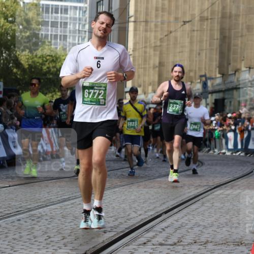 13.09.2026 - 21. swb-Marathon Bremen Strokosch-Dieckow http://msf.ph/oto/10303920 13.09.2026 13:23:58 Ziel 135, 672, 2371, 2409, 2485, 2490, 2560, 2627, 3078, 3138, 3173, 3642, 3856, 3939, 4601, 5011, 5116, 5231, 5908, 6157, 6648, 6843, 6848, 7216, 8095, 8290, 8560, 9088, 9196, 102, 776, 909, 1199, 2370, 2967, 3372, 5012, 5104, 5208, 5257, 5397, 5481, 5623, 5928, 6105, 6772, 7059, 7094, 8082, 8179, 9087, 9916, 13219 meine-sportfotos.de