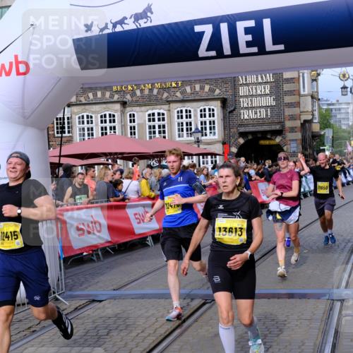 13.09.2026 - 21. swb-Marathon Bremen Tim E. http://msf.ph/oto/10303924 13.09.2026 10:47:25 Ziel 10289, 10744, 11060, 11199, 11212, 11344, 11462, 11608, 11650, 11651, 11783, 11814, 12298, 12415, 12470, 13589, 13613 meine-sportfotos.de