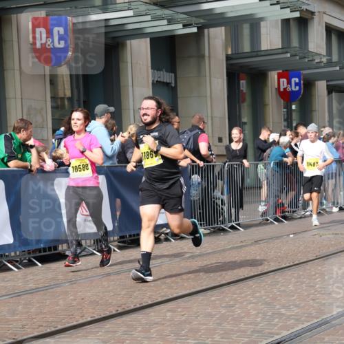 13.09.2026 - 21. swb-Marathon Bremen Strokosch-Dieckow http://msf.ph/oto/10303937 13.09.2026 10:51:59 Ziel 10588, 10761, 10958, 11371, 11487, 11604, 11605, 11610, 11669, 12319, 13578, 10162, 10183, 10218, 10281, 10348, 10467, 10641, 11273, 11277, 11285, 11376, 11542, 11555, 11685, 11733, 11777, 11784, 11869, 11877, 11962, 12329, 12349 meine-sportfotos.de