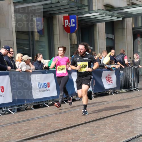 13.09.2026 - 21. swb-Marathon Bremen Strokosch-Dieckow http://msf.ph/oto/10303945 13.09.2026 10:51:59 Ziel 10588, 10761, 10958, 11371, 11487, 11604, 11605, 11610, 11669, 12319, 13578, 10162, 10183, 10218, 10281, 10348, 10467, 10641, 11273, 11277, 11285, 11376, 11542, 11555, 11685, 11733, 11777, 11784, 11869, 11877, 11962, 12329, 12349 meine-sportfotos.de