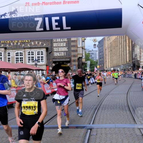 13.09.2026 - 21. swb-Marathon Bremen Tim E. http://msf.ph/oto/10303946 13.09.2026 10:47:25 Ziel 10289, 10744, 11060, 11199, 11212, 11344, 11462, 11608, 11650, 11651, 11783, 11814, 12298, 12415, 12470, 13589, 13613 meine-sportfotos.de
