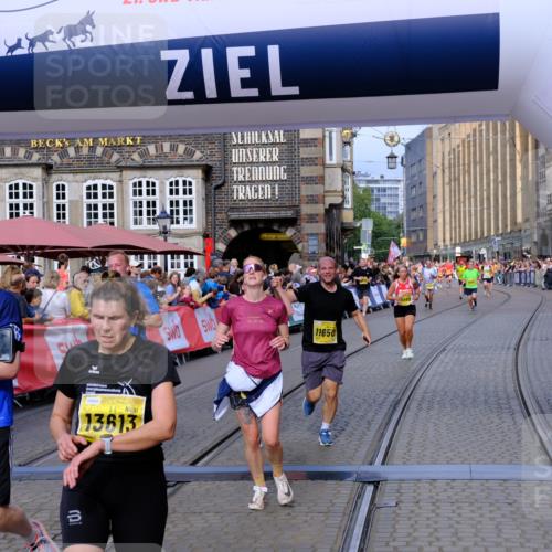 13.09.2026 - 21. swb-Marathon Bremen Tim E. http://msf.ph/oto/10303954 13.09.2026 10:47:26 Ziel 10319, 10744, 11060, 11187, 11212, 11344, 11462, 11608, 11650, 11651, 11814, 12048, 12298, 12415, 12470, 13589, 13613 meine-sportfotos.de