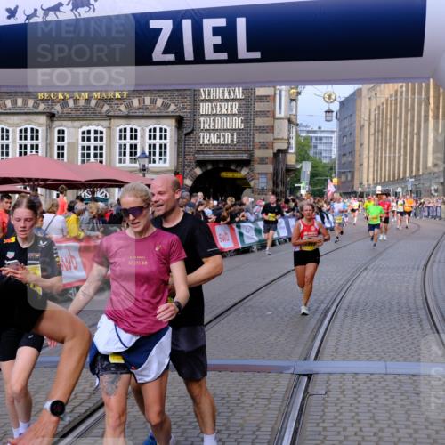 13.09.2026 - 21. swb-Marathon Bremen Tim E. http://msf.ph/oto/10303988 13.09.2026 10:47:27 Ziel 10319, 10744, 11060, 11187, 11344, 11462, 11608, 11650, 11651, 11814, 12048, 12298, 12415, 12470, 13528, 13589, 13613 meine-sportfotos.de
