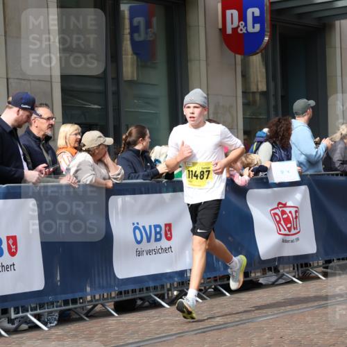 13.09.2026 - 21. swb-Marathon Bremen Strokosch-Dieckow http://msf.ph/oto/10304002 13.09.2026 10:52:01 Ziel 10588, 10761, 10958, 11371, 11487, 11604, 11605, 11610, 11669, 12319, 12439, 13578, 10162, 10183, 10218, 10281, 10348, 10467, 10588, 10641, 11273, 11277, 11285, 11376, 11487, 11542, 11555, 11685, 11733, 11777, 11784, 11869, 11877, 11962, 12349 meine-sportfotos.de