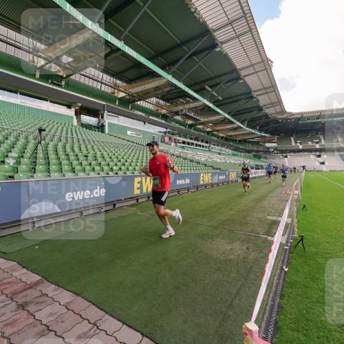 13.09.2026 - 21. swb-Marathon Bremen Michael Burmester http://msf.ph/oto/10304014 13.09.2026 12:47:57 Laufen im Stadion 382, 384, 604, 621, 826, 868, 889, 1349, 1554, 1872, 1925, 2021, 2266, 2538, 2605, 2646, 2809, 2844, 2956, 3110, 3118, 3127, 3196, 3242, 3284, 3297, 3424, 3466, 3520, 3794, 3910, 4025, 4236, 4239, 4614, 4712, 4729, 4777, 4808, 4992, 5725, 5803, 5976, 6025, 6053, 6058, 6686, 6708, 6784, 6815, 6951, 7064, 7102, 7399, 7538, 7636, 7803, 7814, 7871, 8060, 8334, 8611, 8621, 8706, 8877, 8973, 8980, 8981, 8983, 9010, 9061, 9429, 9544, 9689, 9813, 9918 meine-sportfotos.de