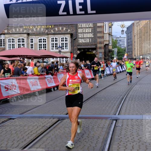 13.09.2026 - 21. swb-Marathon Bremen Tim E. http://msf.ph/oto/10304016 13.09.2026 10:47:29 Ziel 10319, 10744, 11060, 11187, 11344, 11462, 11650, 11651, 11814, 12048, 12298, 12415, 12470, 13528, 13545, 13589, 13613 meine-sportfotos.de