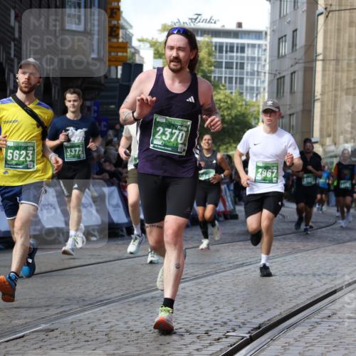 13.09.2026 - 21. swb-Marathon Bremen Strokosch-Dieckow http://msf.ph/oto/10304024 13.09.2026 13:24:02 Ziel 135, 672, 2288, 2485, 2490, 2560, 2627, 3138, 3642, 3856, 4601, 4671, 5011, 5116, 5231, 5908, 6157, 6332, 6648, 6843, 6848, 7216, 7475, 8095, 8290, 8560, 10115, 102, 776, 909, 1199, 2295, 2370, 2491, 2967, 3372, 4559, 5012, 5208, 5257, 5481, 5928, 6105, 7059, 7069, 7081, 8082, 8179, 9087, 9916, 13219 meine-sportfotos.de