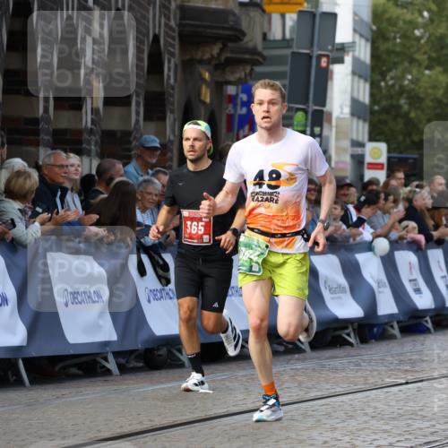 13.09.2026 - 21. swb-Marathon Bremen Strokosch-Dieckow http://msf.ph/oto/10304028 13.09.2026 12:57:26 Ziel 365, 573, 850, 3368, 5912, 6201, 7671, 919, 2986, 4795, 6264 meine-sportfotos.de
