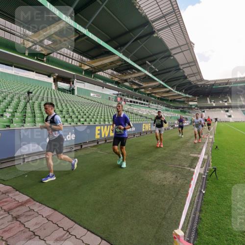 13.09.2026 - 21. swb-Marathon Bremen Michael Burmester http://msf.ph/oto/10304037 13.09.2026 12:48:15 Laufen im Stadion 382, 384, 572, 621, 826, 868, 889, 1349, 1554, 1872, 1925, 2266, 2287, 2538, 2605, 2646, 2844, 2956, 3110, 3118, 3127, 3242, 3276, 3284, 3297, 3424, 3466, 3520, 3794, 3910, 4025, 4082, 4239, 4614, 4712, 4729, 4732, 4808, 4898, 4992, 5424, 5517, 5725, 5803, 5976, 6025, 6058, 6708, 6784, 6951, 7064, 7102, 7399, 7538, 7636, 7803, 7814, 7871, 7876, 8060, 8334, 8611, 8621, 8706, 8877, 8973, 8980, 8981, 9010, 9035, 9061, 9429, 9689, 9918 meine-sportfotos.de