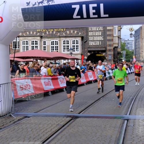 13.09.2026 - 21. swb-Marathon Bremen Tim E. http://msf.ph/oto/10304045 13.09.2026 10:47:32 Ziel 10319, 10744, 10898, 11187, 11269, 11462, 11650, 11651, 11814, 12048, 12195, 12298, 12415, 12470, 13528, 13545, 13589, 13613 meine-sportfotos.de
