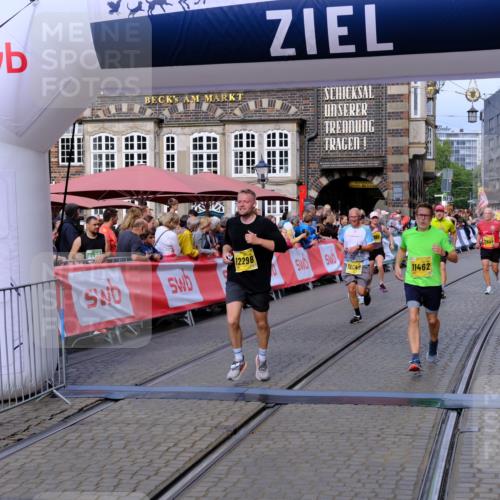 13.09.2026 - 21. swb-Marathon Bremen Tim E. http://msf.ph/oto/10304050 13.09.2026 10:47:32 Ziel 10319, 10744, 10898, 11187, 11269, 11462, 11650, 11651, 11814, 12048, 12195, 12298, 12415, 12470, 13528, 13545, 13589, 13613 meine-sportfotos.de