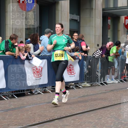 13.09.2026 - 21. swb-Marathon Bremen Strokosch-Dieckow http://msf.ph/oto/10304051 13.09.2026 10:52:10 Ziel 10761, 10812, 10906, 10958, 11109, 11350, 11371, 11604, 11605, 11610, 11669, 12319, 12361, 12439, 12533, 10218, 10588, 11277, 11285, 11371, 11376, 11487, 11555, 11685, 11784, 11869, 11877, 11962, 12349, 13578 meine-sportfotos.de