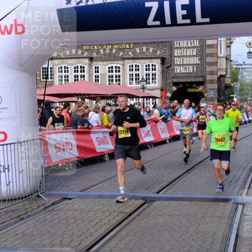 13.09.2026 - 21. swb-Marathon Bremen Tim E. http://msf.ph/oto/10304056 13.09.2026 10:47:32 Ziel 10319, 10744, 10898, 11187, 11269, 11462, 11650, 11651, 11814, 12048, 12195, 12298, 12415, 12470, 13528, 13545, 13589, 13613 meine-sportfotos.de