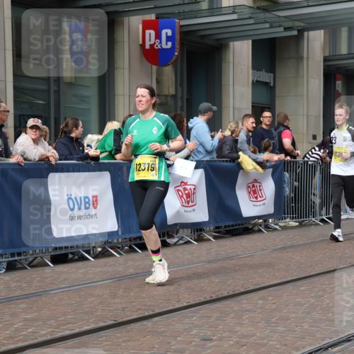 13.09.2026 - 21. swb-Marathon Bremen Strokosch-Dieckow http://msf.ph/oto/10304067 13.09.2026 10:52:10 Ziel 10761, 10812, 10906, 10958, 11109, 11350, 11371, 11604, 11605, 11610, 11669, 12319, 12361, 12439, 12533, 10218, 10588, 11277, 11285, 11371, 11376, 11487, 11555, 11685, 11784, 11869, 11877, 11962, 12349, 13578 meine-sportfotos.de