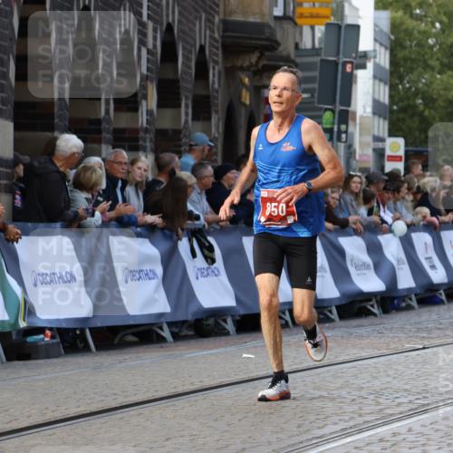 13.09.2026 - 21. swb-Marathon Bremen Strokosch-Dieckow http://msf.ph/oto/10304104 13.09.2026 12:57:36 Ziel 850, 1875, 3368, 5912 meine-sportfotos.de