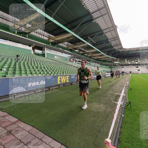 13.09.2026 - 21. swb-Marathon Bremen Michael Burmester http://msf.ph/oto/10304114 13.09.2026 12:48:56 Laufen im Stadion 382, 384, 524, 572, 779, 826, 889, 899, 1349, 1723, 1748, 1872, 1925, 2266, 2287, 2605, 2750, 2844, 2909, 2956, 3043, 3110, 3127, 3197, 3242, 3276, 3330, 3466, 3794, 3910, 3973, 4033, 4082, 4247, 4384, 4614, 4712, 4732, 4743, 4852, 4898, 4990, 5424, 5517, 5570, 5594, 5648, 5803, 6025, 6058, 6692, 6708, 6842, 6951, 7064, 7109, 7399, 7538, 7636, 7803, 7876, 8611, 8621, 8706, 8877, 8973, 8980, 8981, 9010, 9035, 9429, 195 meine-sportfotos.de