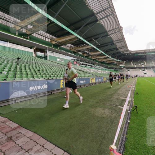 13.09.2026 - 21. swb-Marathon Bremen Michael Burmester http://msf.ph/oto/10304117 13.09.2026 12:48:57 Laufen im Stadion 382, 384, 524, 572, 779, 826, 889, 899, 1349, 1723, 1748, 1872, 1925, 2287, 2605, 2750, 2844, 2909, 2956, 3043, 3110, 3127, 3197, 3242, 3276, 3330, 3466, 3794, 3910, 3973, 4033, 4082, 4247, 4384, 4614, 4712, 4732, 4743, 4852, 4898, 4990, 5424, 5517, 5570, 5594, 5648, 5803, 6025, 6058, 6692, 6708, 6842, 6951, 7064, 7109, 7399, 7538, 7636, 7803, 7876, 8611, 8621, 8706, 8877, 8973, 8980, 8981, 9010, 9035, 9429, 195 meine-sportfotos.de