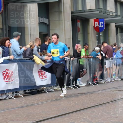 13.09.2026 - 21. swb-Marathon Bremen Strokosch-Dieckow http://msf.ph/oto/10304125 13.09.2026 10:52:12 Ziel 10193, 10339, 10652, 10761, 10812, 10906, 10958, 11002, 11109, 11144, 11350, 11362, 11604, 11605, 11610, 11669, 12319, 12361, 12439, 12533, 10218, 10588, 11277, 11285, 11371, 11376, 11487, 11555, 11784, 11869, 11877, 11962, 12349, 13578 meine-sportfotos.de