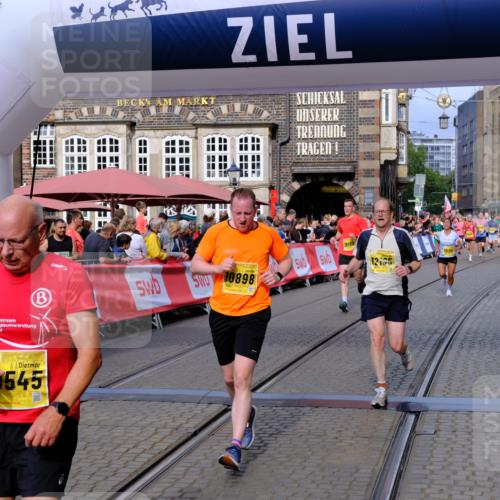 13.09.2026 - 21. swb-Marathon Bremen Tim E. http://msf.ph/oto/10304130 13.09.2026 10:47:39 Ziel 10189, 10270, 10310, 10319, 10807, 10898, 11187, 11269, 11462, 11469, 12048, 12195, 12296, 12298, 13528, 13545, 13589 meine-sportfotos.de