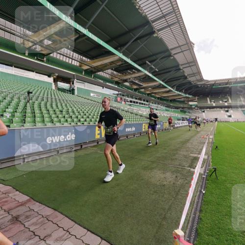 13.09.2026 - 21. swb-Marathon Bremen Michael Burmester http://msf.ph/oto/10304136 13.09.2026 12:49:04 Laufen im Stadion 382, 384, 524, 572, 779, 826, 889, 899, 1349, 1517, 1605, 1723, 1748, 1872, 1925, 2287, 2288, 2605, 2750, 2844, 2909, 2956, 3043, 3110, 3127, 3197, 3242, 3276, 3330, 3466, 3625, 3794, 3910, 3973, 4033, 4082, 4247, 4384, 4712, 4732, 4743, 4852, 4898, 4990, 5424, 5517, 5570, 5585, 5594, 5648, 6025, 6058, 6692, 6842, 6951, 7064, 7109, 7115, 7399, 7636, 7803, 7876, 8611, 8706, 8877, 8973, 8980, 8981, 9010, 9035, 9429, 195 meine-sportfotos.de
