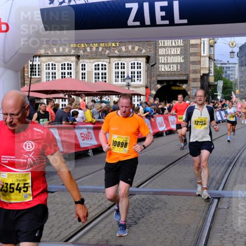 13.09.2026 - 21. swb-Marathon Bremen Tim E. http://msf.ph/oto/10304137 13.09.2026 10:47:39 Ziel 10189, 10270, 10310, 10319, 10807, 10898, 11187, 11269, 11462, 11469, 12048, 12195, 12296, 12298, 13528, 13545, 13589 meine-sportfotos.de