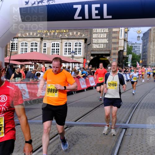 13.09.2026 - 21. swb-Marathon Bremen Tim E. http://msf.ph/oto/10304143 13.09.2026 10:47:39 Ziel 10189, 10270, 10310, 10319, 10807, 10898, 11187, 11269, 11462, 11469, 12048, 12195, 12296, 12298, 13528, 13545, 13589 meine-sportfotos.de