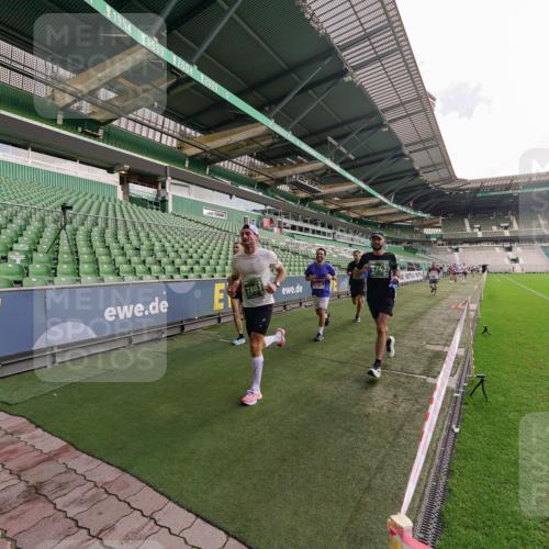 13.09.2026 - 21. swb-Marathon Bremen Michael Burmester http://msf.ph/oto/10304144 13.09.2026 12:49:08 Laufen im Stadion 382, 384, 524, 572, 663, 670, 779, 826, 889, 899, 1349, 1517, 1605, 1723, 1748, 1872, 1925, 2287, 2288, 2347, 2605, 2750, 2844, 2909, 2956, 3043, 3110, 3127, 3197, 3242, 3276, 3330, 3466, 3625, 3910, 3973, 4033, 4082, 4247, 4384, 4712, 4732, 4743, 4852, 4898, 4990, 5424, 5517, 5570, 5585, 5594, 5648, 6025, 6058, 6652, 6692, 6842, 6906, 6951, 7064, 7109, 7115, 7399, 7636, 7803, 7876, 8611, 8706, 8877, 8973, 8981, 9010, 9035, 9429, 195 meine-sportfotos.de
