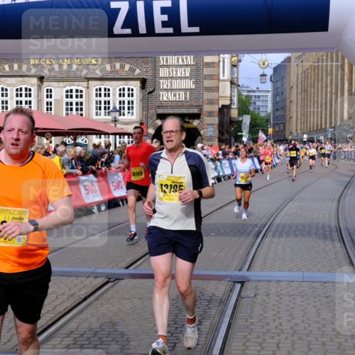 13.09.2026 - 21. swb-Marathon Bremen Tim E. http://msf.ph/oto/10304162 13.09.2026 10:47:40 Ziel 10189, 10270, 10310, 10319, 10807, 10898, 11187, 11269, 11462, 11469, 11646, 12048, 12195, 12296, 12298, 13521, 13528, 13545, 13589 meine-sportfotos.de